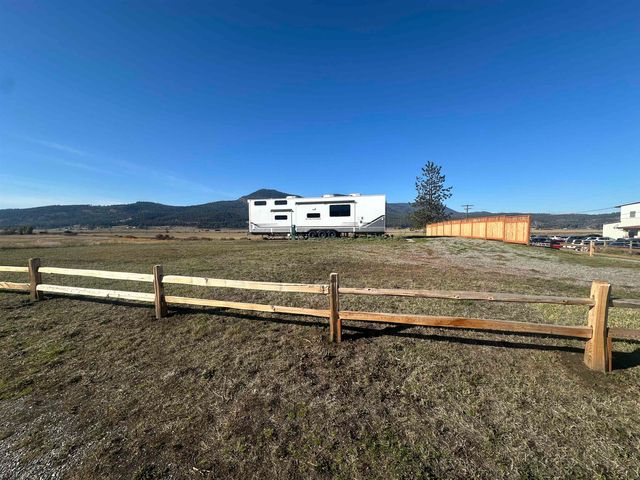 1060 S Main St, Cocolalla, WA 99114