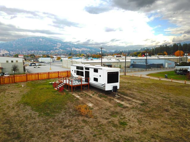 1060 S Main St, Cocolalla, WA 99114