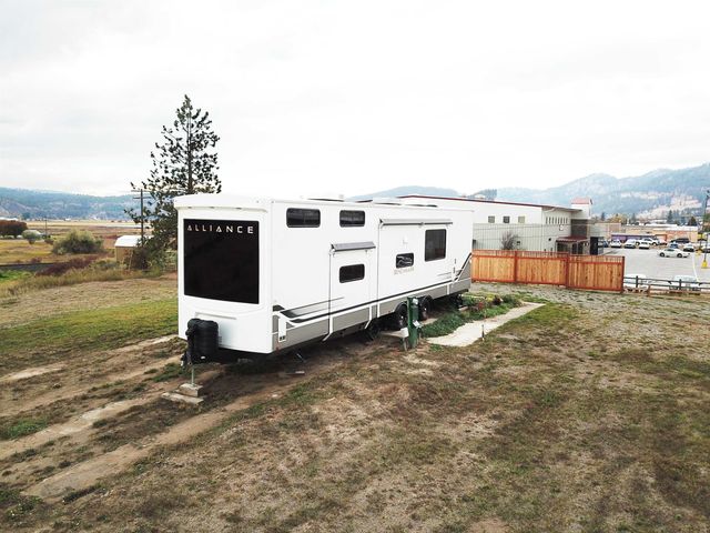 1060 S Main St, Cocolalla, WA 99114