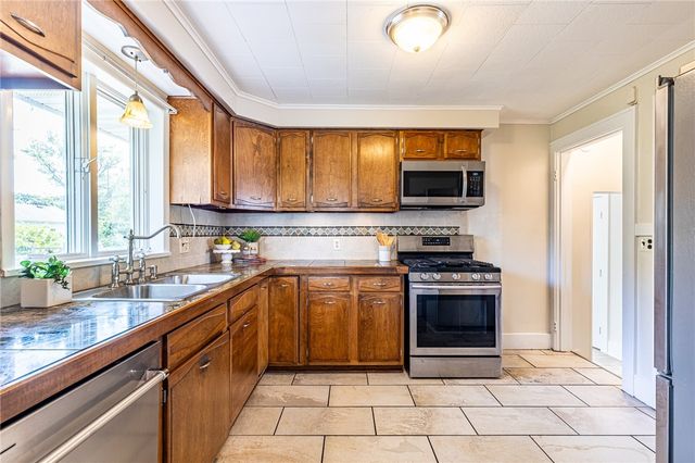 255 Peart Avenue, Irondequoit, NY 14622