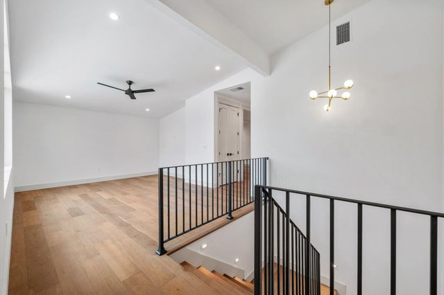 4216 Deepwoods DR, Austin, TX 78731
