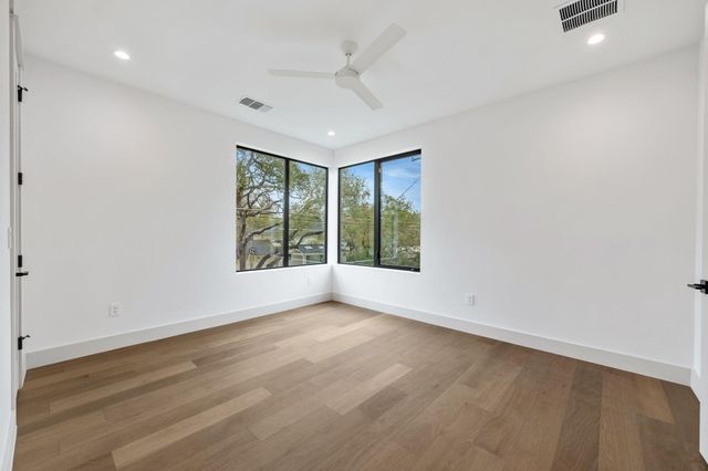 4216 Deepwoods DR, Austin, TX 78731