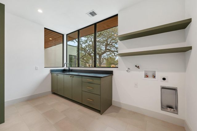 4216 Deepwoods DR, Austin, TX 78731