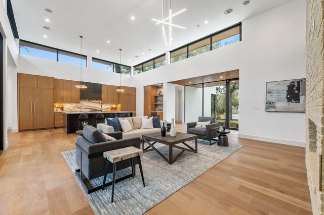 4216 Deepwoods DR, Austin, TX 78731