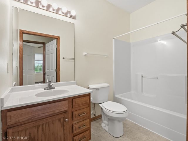 1313 SE University Avenue 105, Waukee, IA 50263