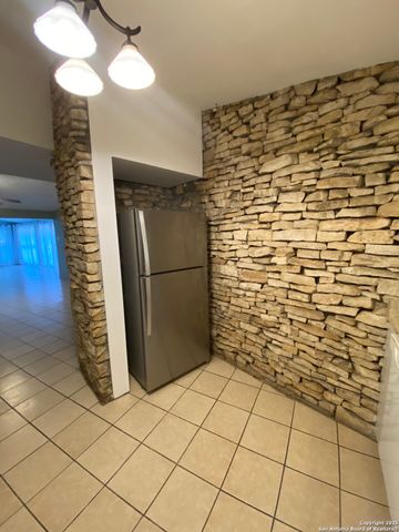 611 OBLATE DR, San Antonio, TX 78216