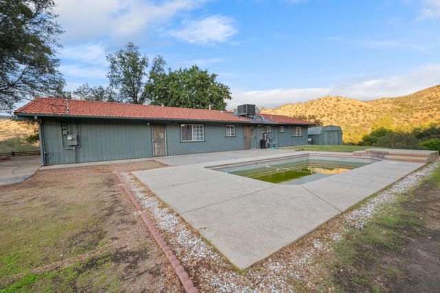 38570 Rustic Lane, Yokuts Valley, CA 93657