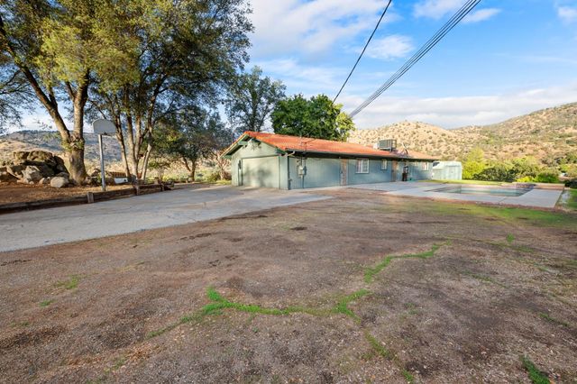 38570 Rustic Lane, Yokuts Valley, CA 93657