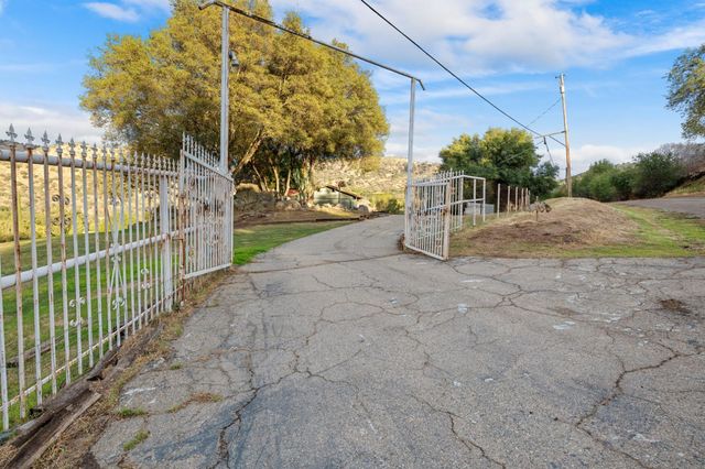 38570 Rustic Lane, Yokuts Valley, CA 93657