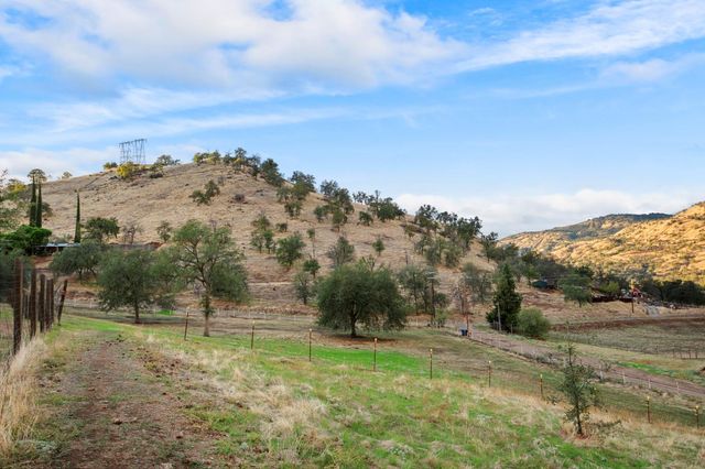 38570 Rustic Lane, Yokuts Valley, CA 93657