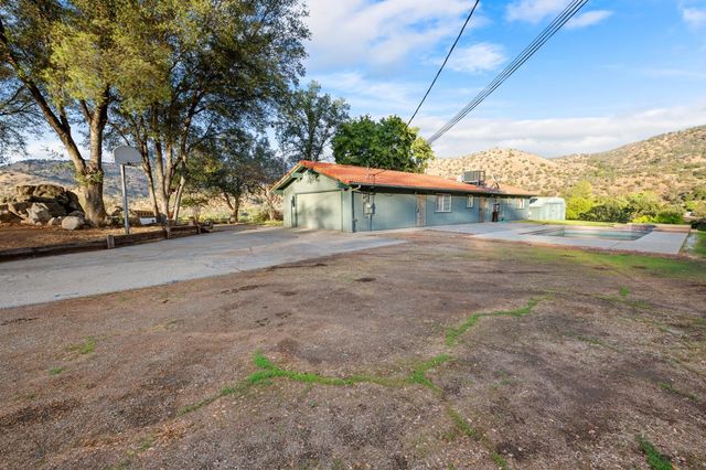 38570 Rustic Lane, Yokuts Valley, CA 93657