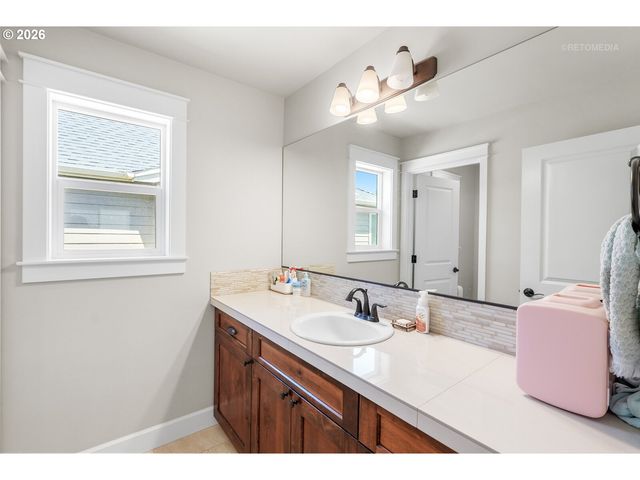 1667 Ne STILE Dr, Hillsboro, OR 97124