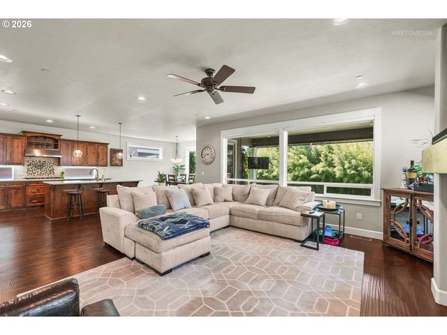 1667 Ne STILE Dr, Hillsboro, OR 97124