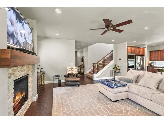 1667 Ne STILE Dr, Hillsboro, OR 97124