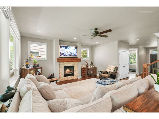 1667 Ne STILE Dr, Hillsboro, OR 97124