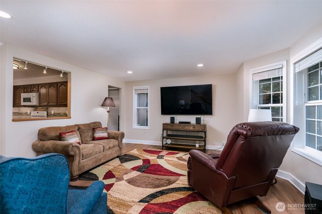 2117 Woodland Creek Street NE, Olympia, WA 98516