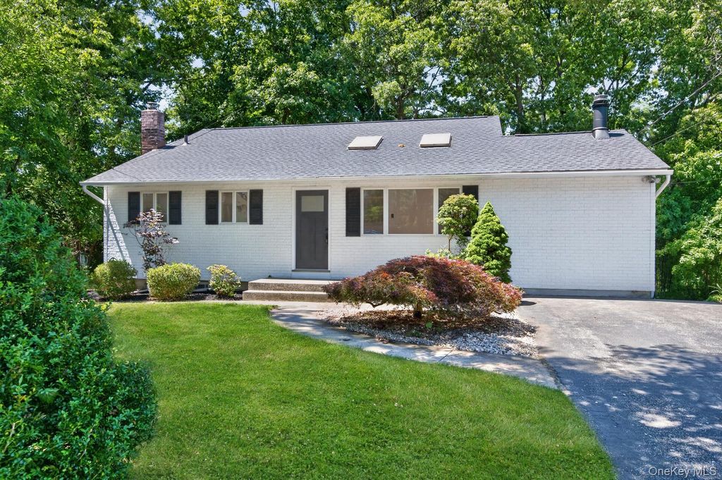 21 Gay Lore Drive, Huntington, NY 11743
