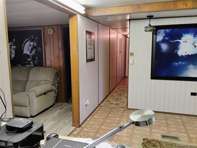 2099 Mary Ann, Troy, MI 48083