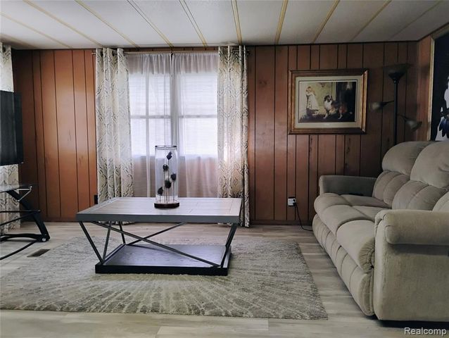 2099 Mary Ann, Troy, MI 48083