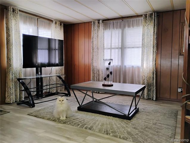 2099 Mary Ann, Troy, MI 48083