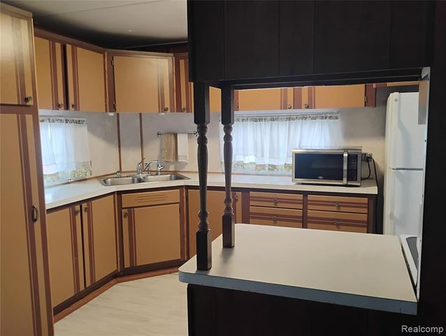 2099 Mary Ann, Troy, MI 48083