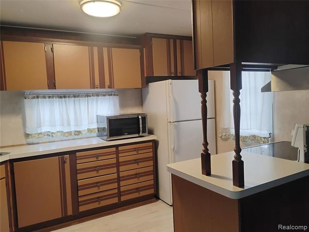 2099 Mary Ann, Troy, MI 48083