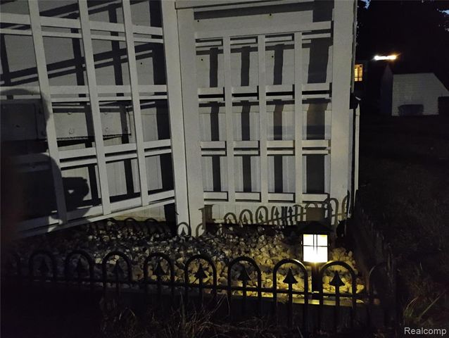 2099 Mary Ann, Troy, MI 48083