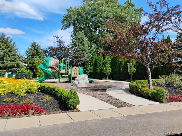 2099 Mary Ann, Troy, MI 48083