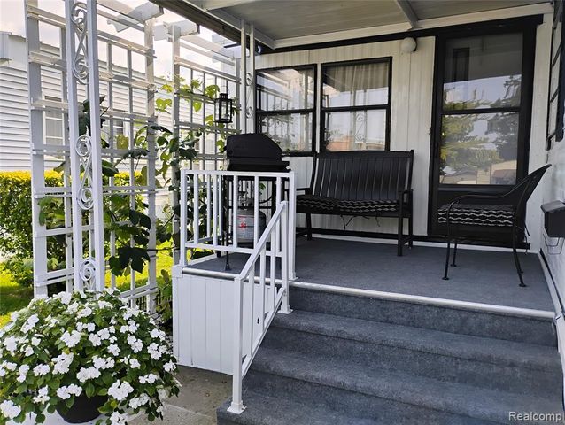 2099 Mary Ann, Troy, MI 48083