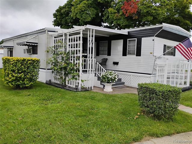 2099 Mary Ann, Troy, MI 48083