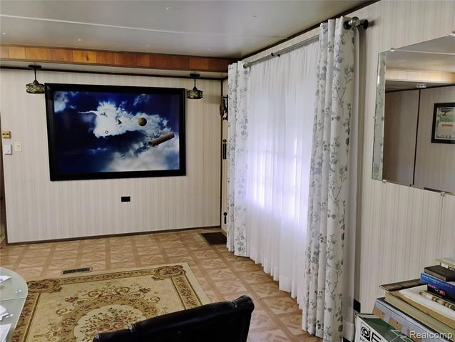 2099 Mary Ann, Troy, MI 48083