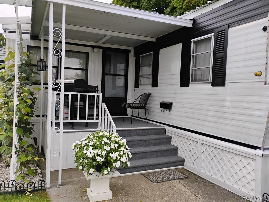 2099 Mary Ann, Troy, MI 48083