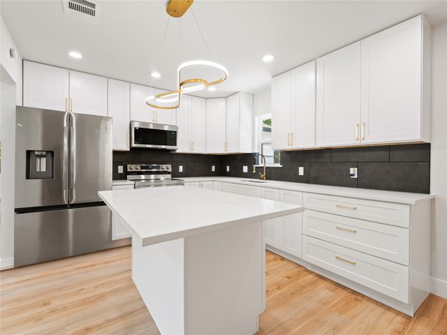 610 Dogwood Trail, Dallas, TX 75224