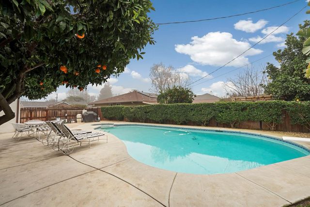 4140 Oakridge Way, Stockton, CA 95204