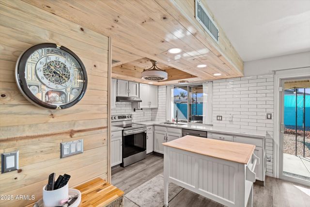 10443 W BUTLER Drive, Peoria, AZ 85345