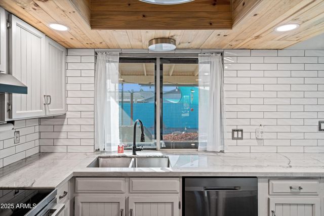 10443 W BUTLER Drive, Peoria, AZ 85345