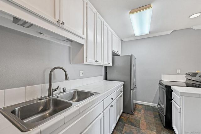 2330 Hosp Way 202, Carlsbad, CA 92008