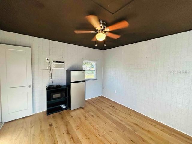 8010 SE US HIGHWAY 301, Hawthorne, FL 32640