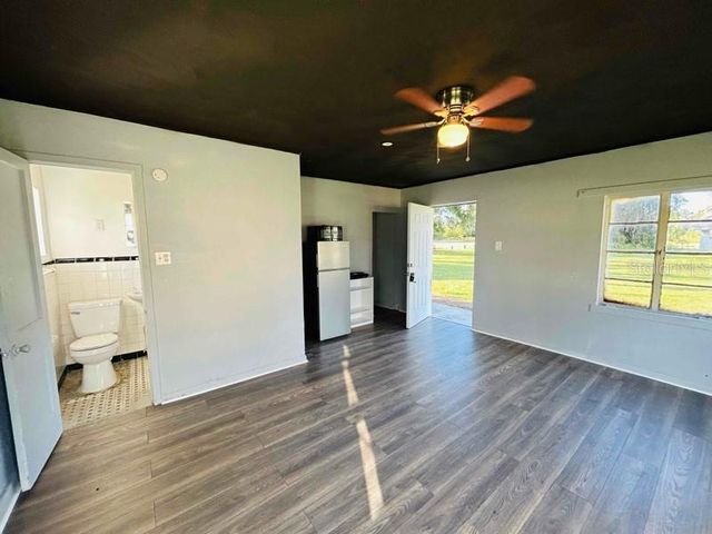 8010 SE US HIGHWAY 301, Hawthorne, FL 32640