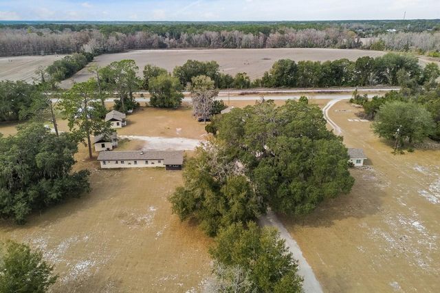 8010 SE US HIGHWAY 301, Hawthorne, FL 32640