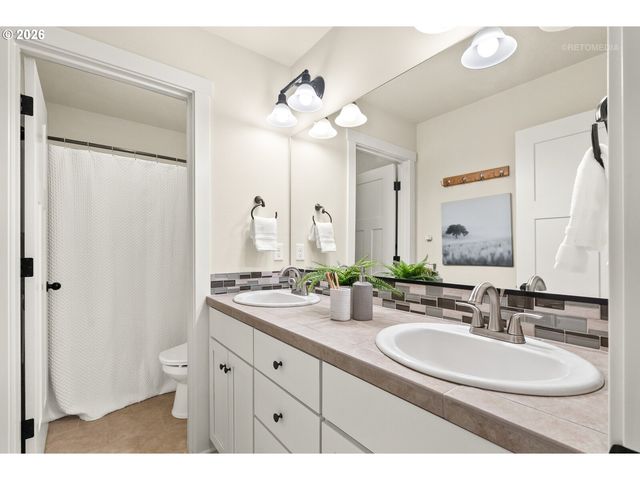 5389 Se DAVIS Rd, Hillsboro, OR 97123