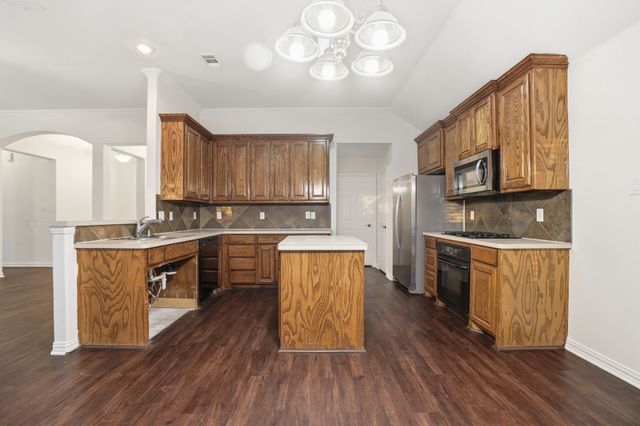 500 Hidden Meadow Court, Desoto, TX 75115