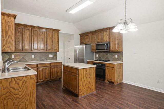 500 Hidden Meadow Court, Desoto, TX 75115