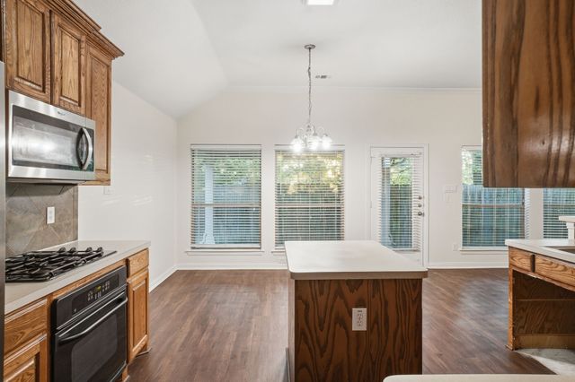 500 Hidden Meadow Court, Desoto, TX 75115