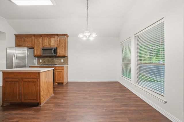 500 Hidden Meadow Court, Desoto, TX 75115