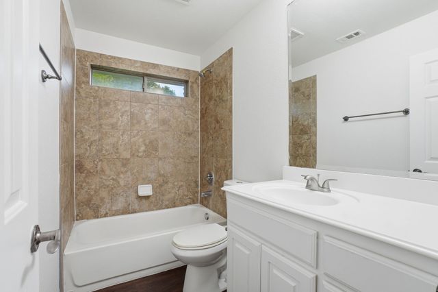 500 Hidden Meadow Court, Desoto, TX 75115