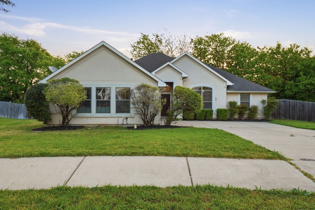 500 Hidden Meadow Court, Desoto, TX 75115