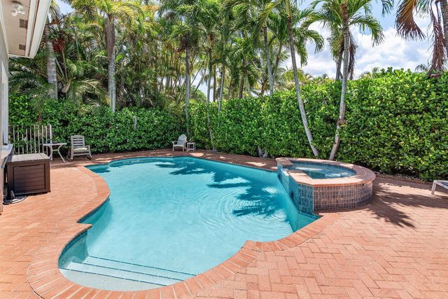 876 NW 123rd Drive, Coral Springs, FL 33071