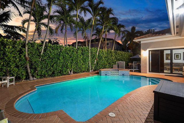 876 NW 123rd Drive, Coral Springs, FL 33071