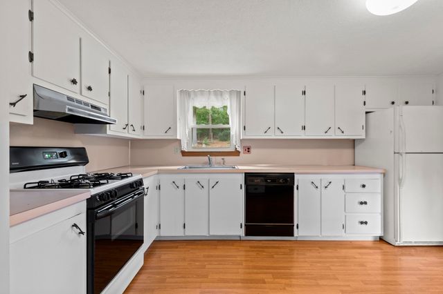 24 Fresh Pond Cir, Plymouth, MA 02360